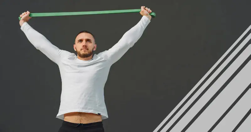 חימום לכתפיים עם גומיית התנגדות - תרגיל: Shoulder Dislocations